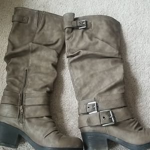 Slouch boots
